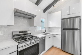 1536 11th St, Unit B in Santa Monica, CA - Foto de edificio - Building Photo