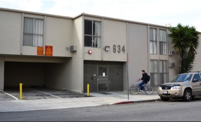 Stardust Apartments (SAI) in Los Angeles, CA - Building Photo - Building Photo