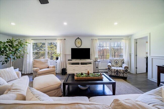 125 Mountain View Ave-Unit -2 in Wallkill, NY - Foto de edificio - Building Photo