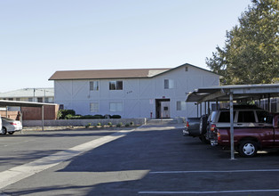 15th Street in Escondido, CA - Foto de edificio - Building Photo