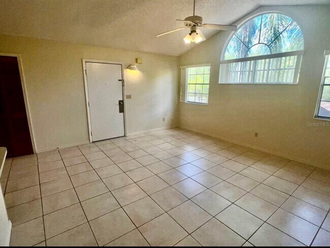2719 N Poinciana Blvd in Kissimmee, FL - Building Photo - Building Photo