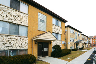 10474 Carol Ct in Rosemont, IL - Building Photo - Building Photo