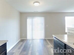 963 Redwood Dr in Franklin, IN - Foto de edificio - Building Photo