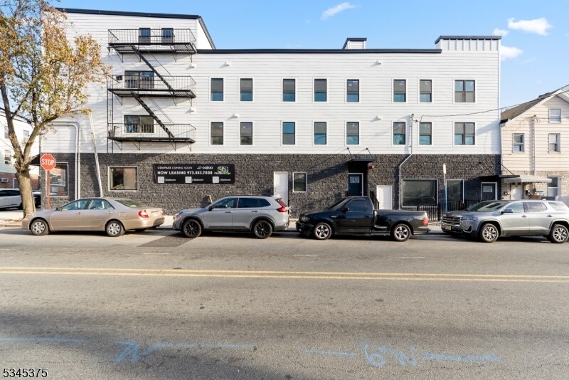 136 Elm St-Unit -603 in Newark, NJ - Building Photo