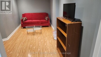 358 Chickadee Ct in Pickering, ON - Building Photo - Building Photo