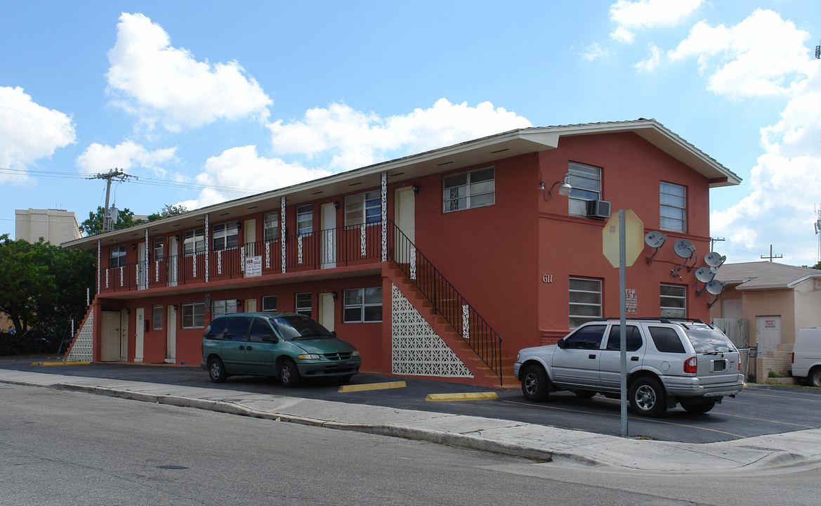 611 NW 14th Ave in Miami, FL - Building Photo