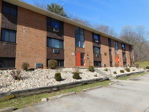Apartments at Logan Station in Bethel Park, PA - Building Photo - Building Photo