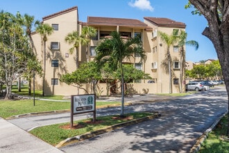 Kenland Pointe Condo II in Miami, FL - Building Photo - Building Photo