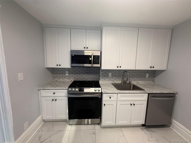 18 Edgewood St in White Plains, NY - Building Photo - Building Photo
