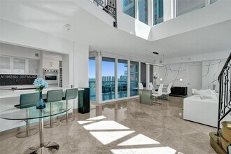 3370 Hidden Bay Dr in Aventura, FL - Building Photo - Building Photo
