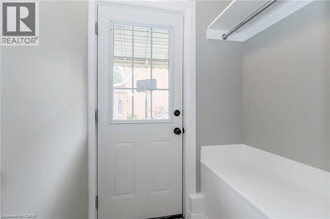 200 Sheldon Ave N in Kitchener, ON - Building Photo - Building Photo