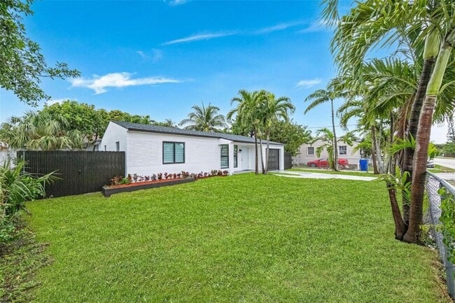 1720 N 25th Ave in Hollywood, FL - Building Photo - Building Photo
