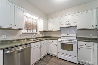 154 Plum Tree Rd in Brandon, MS - Foto de edificio - Building Photo