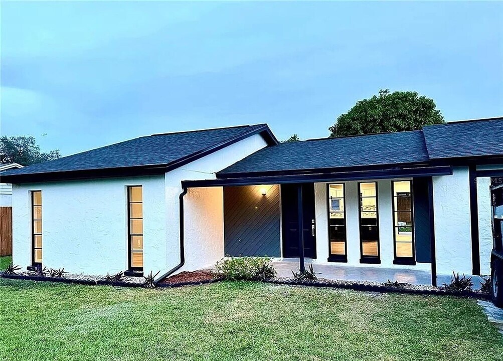 163 Mante Dr in Kissimmee, FL - Foto de edificio