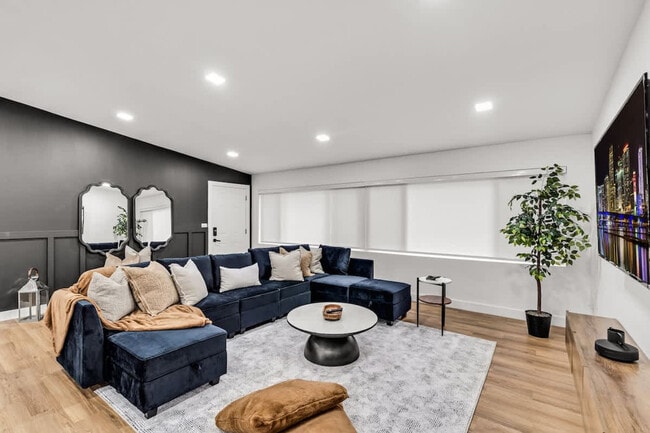 17621 NE 7th Ave in Miami, FL - Building Photo - Building Photo