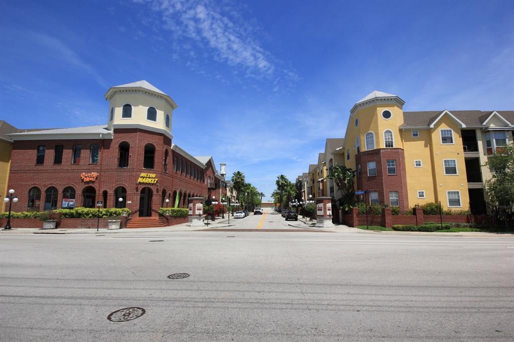 1910 E Palm Ave in Tampa, FL - Building Photo