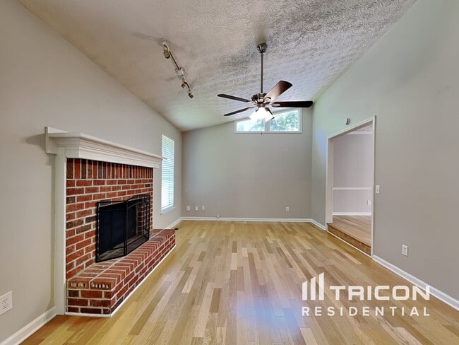 4589 Cascade Rd in Atlanta, GA - Building Photo - Building Photo