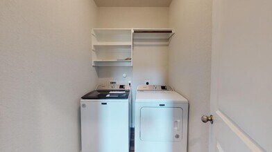 Gorgeous New Braunfels home with large fenced yard in New Braunfels, TX - Building Photo - Building Photo