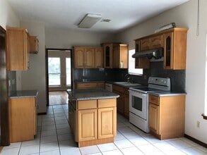 2434 Hodges Bend Cir in Sugar Land, TX - Building Photo - Building Photo