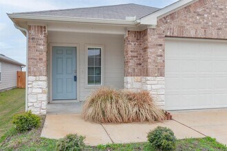 178 Euclid Ln in Uhland, TX - Building Photo - Building Photo