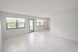 222 Somerset L, Unit L in West Palm Beach, FL - Building Photo - Building Photo