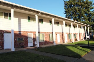 Heritage Townhomes in Milwaukie, OR - Foto de edificio - Building Photo