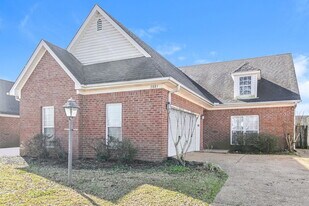 2885 Liverpool Ln in Southaven, MS - Building Photo