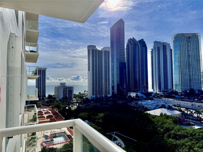 230 174th St in Sunny Isles Beach, FL - Building Photo - Building Photo