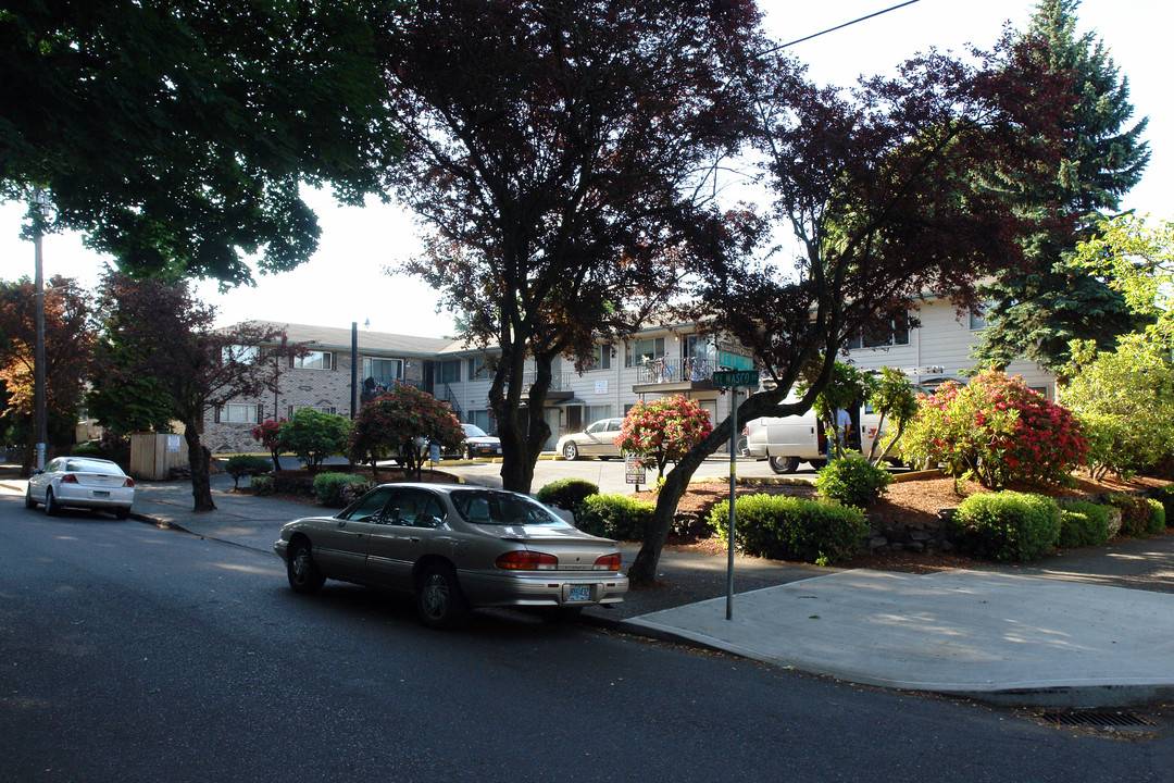 1902-1936 NE Wasco St in Portland, OR - Foto de edificio