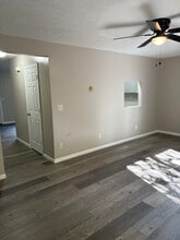 1112 1/2 Hocking Rd in Belpre, OH - Building Photo - Building Photo