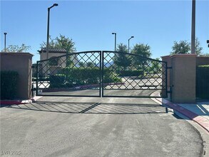 49 Alamere Falls Dr in Las Vegas, NV - Building Photo - Building Photo