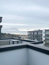 11208 Pinehurst Way NE in Seattle, WA - Foto de edificio - Building Photo