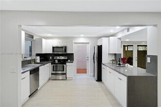 6863 SW 104th Ct in Miami, FL - Building Photo - Building Photo