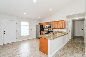 1336 25th Ave SW in Vero Beach, FL - Foto de edificio - Building Photo
