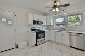 304 Merrill Ave in Loves Park, IL - Building Photo - Building Photo