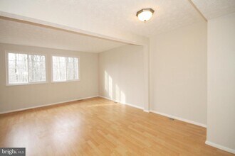 8032 Grandview Ct in Springfield, VA - Building Photo - Building Photo