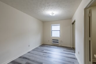 Morrow Rentals in Richmond, KY - Building Photo - Interior Photo