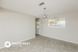 5621 Bonnie Wayne St in Haltom City, TX - Foto de edificio - Building Photo