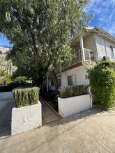 10814-10818 Blix St in Los Angeles, CA - Foto de edificio - Building Photo