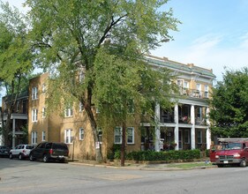 3301 Grove Ave in Richmond, VA - Building Photo - Building Photo