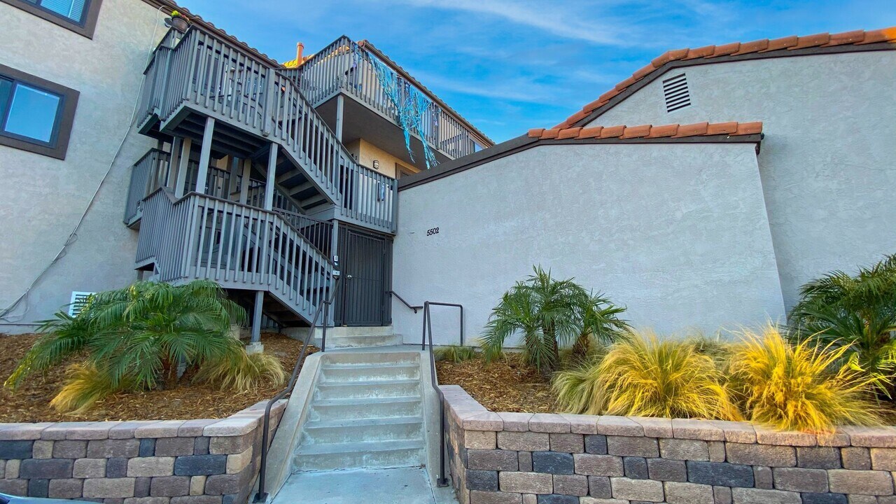 5502 Adelaide Ave in San Diego, CA - Foto de edificio