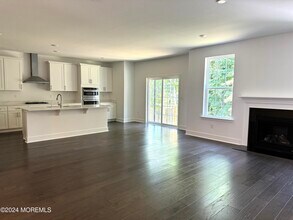 153 Woolley Ct in Ocean Township, NJ - Foto de edificio - Building Photo