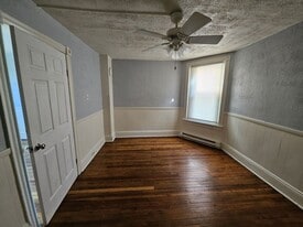 924 E Morton St in Bethlehem, PA - Building Photo