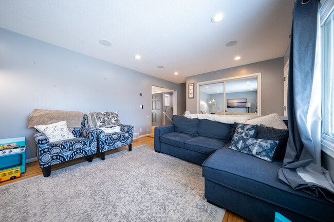 7801 Noble Ave N in Minneapolis, MN - Building Photo - Building Photo