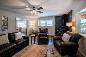 23899 Sierra Pine Ave in Twain Harte, CA - Foto de edificio - Building Photo