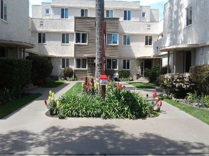 Park Side West Garden Apartments in Long Beach, CA - Foto de edificio