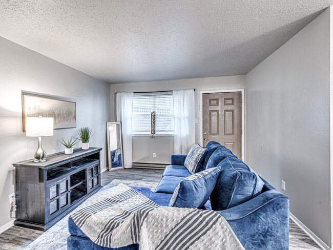 Tudor Crossing Apartments in Oklahoma City, OK - Building Photo - Building Photo