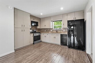 7705 Lazy Ln in Austin, TX - Building Photo - Building Photo