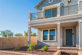 1115 E Sunset Rd in Henderson, NV - Building Photo - Building Photo