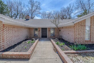 916 Schulze Dr in Norman, OK - Building Photo - Building Photo